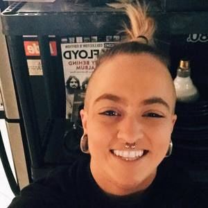 Meet your Posher, Chloé